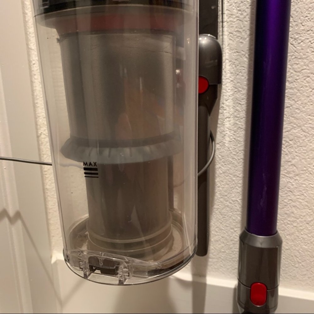 V10 Dyson Animal Cordless Vacuum Purple /Grey - Picture 3 of 11